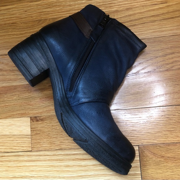 💙💙 Miz Mooz Navy Leather Ankle Boots 💙💙 - Picture 7 of 15